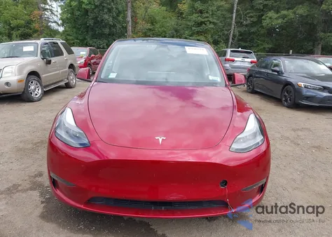 2024 Tesla Model Y Long Range Dual Motor All-Wheel Drive z USA, uszkodzony, nr VIN 7SAYGAEE9RF116145